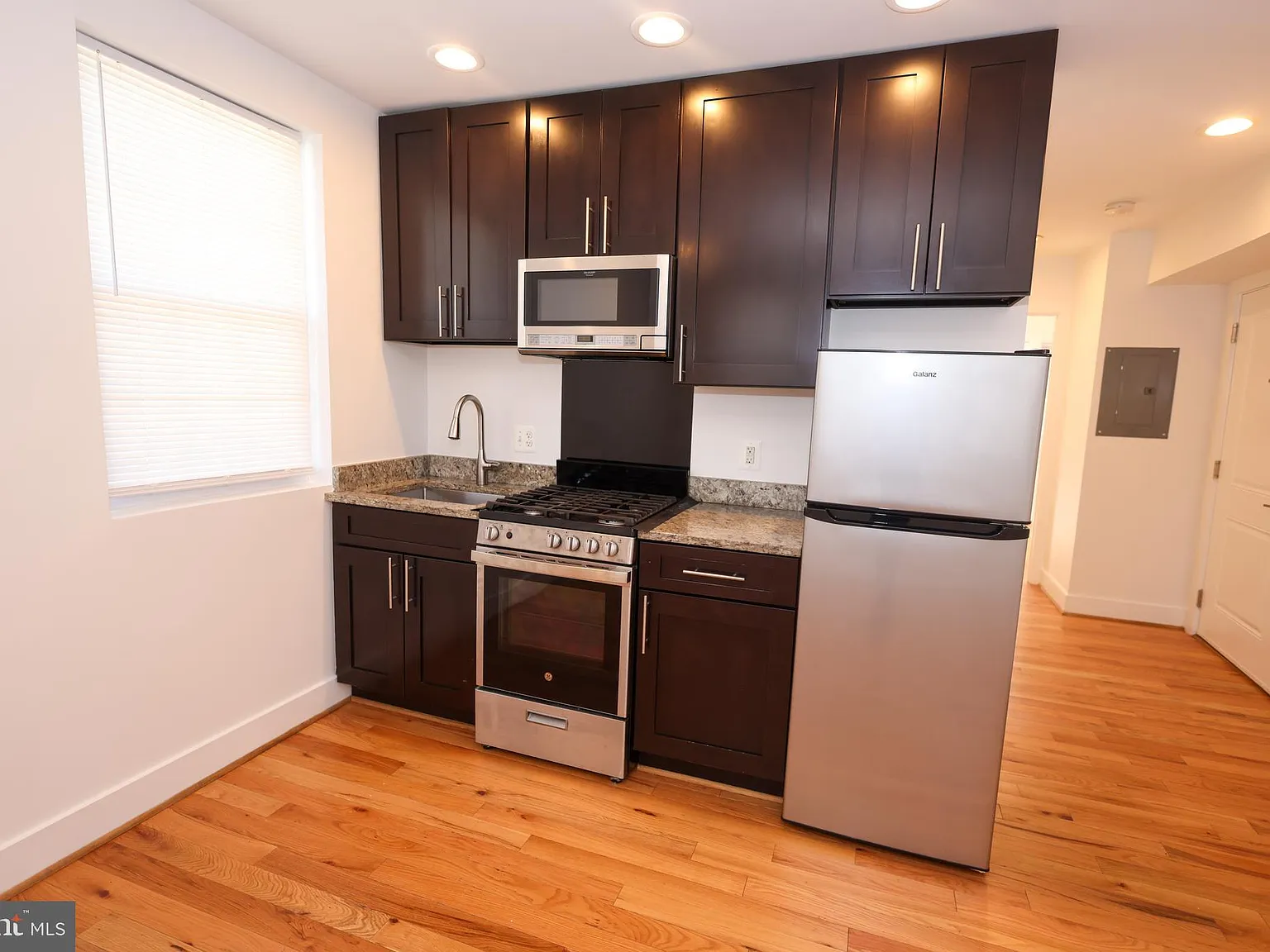 2 bed, 1.0 bath, 610 sqft, $1,750 — Photo 4