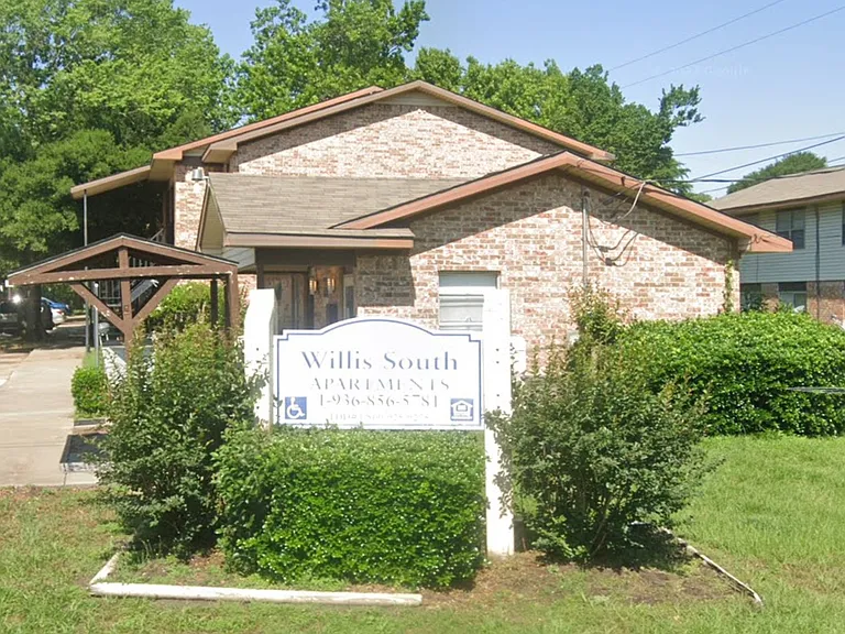 203 E Watson Dr — Photo 4