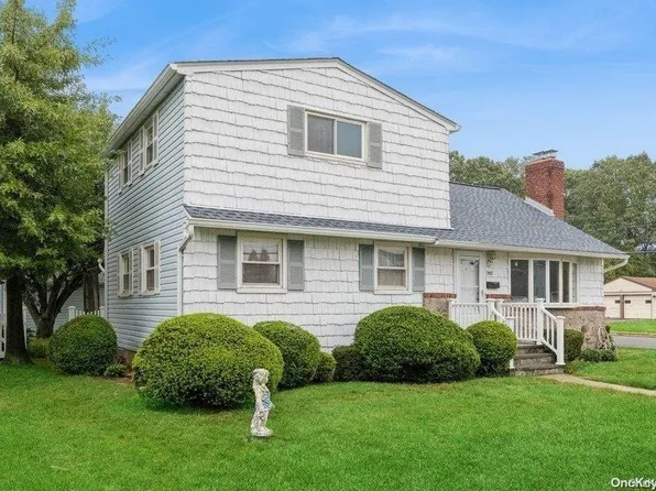 202 Sycamore Ave, Bethpage, NY 11714