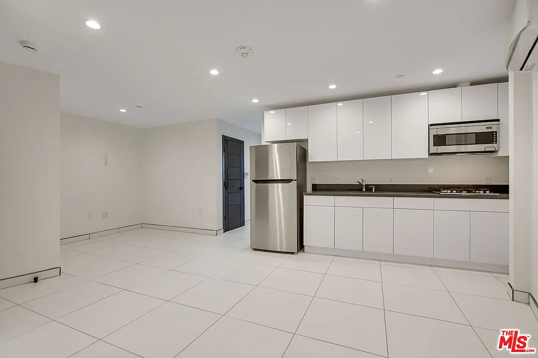 1 bed, 1.0 bath, 600 sqft, $2,300 — Photo 2