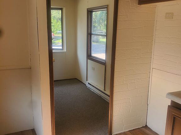 4th image of 1920 Pender Ave #15