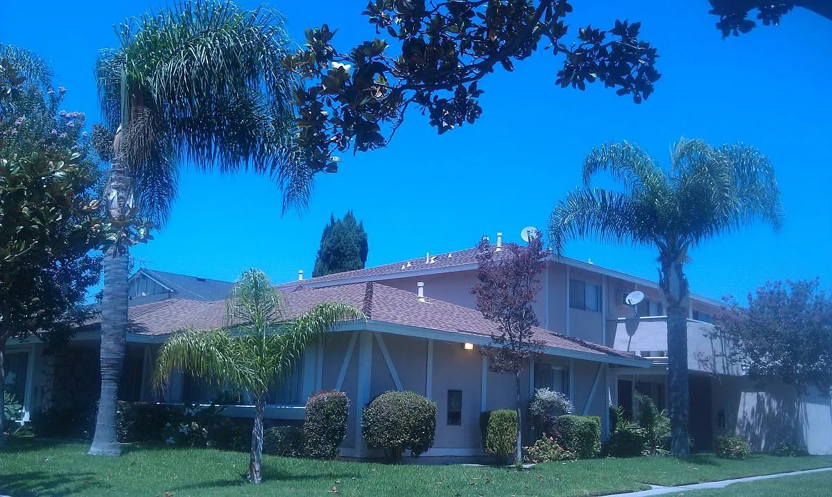 2 bed, 850 sqft, $2,750 — Photo 1