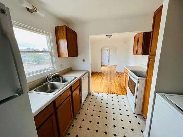 2 bed, 2846 sqft, $1,250 — Photo 3