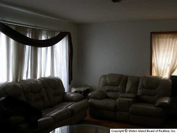 4th image of 223 Pond Way