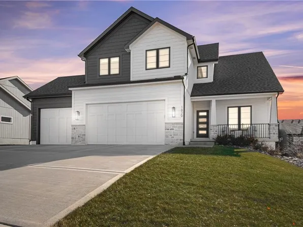 1829 Green Meadow Dr, Liberty, MO 64068