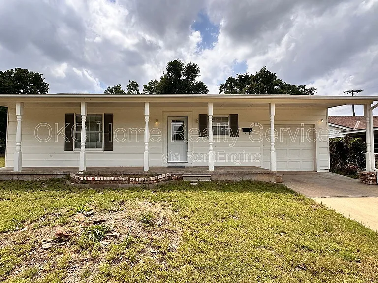 1617 N Christine Dr — Photo 1
