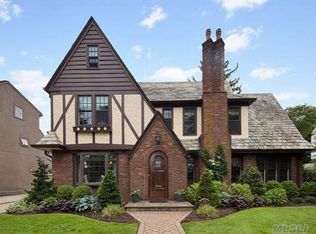 240 De Mott Ave, Rockville Centre, NY 11570