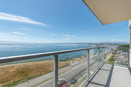 Seaview Towers Apartments — Photo 4