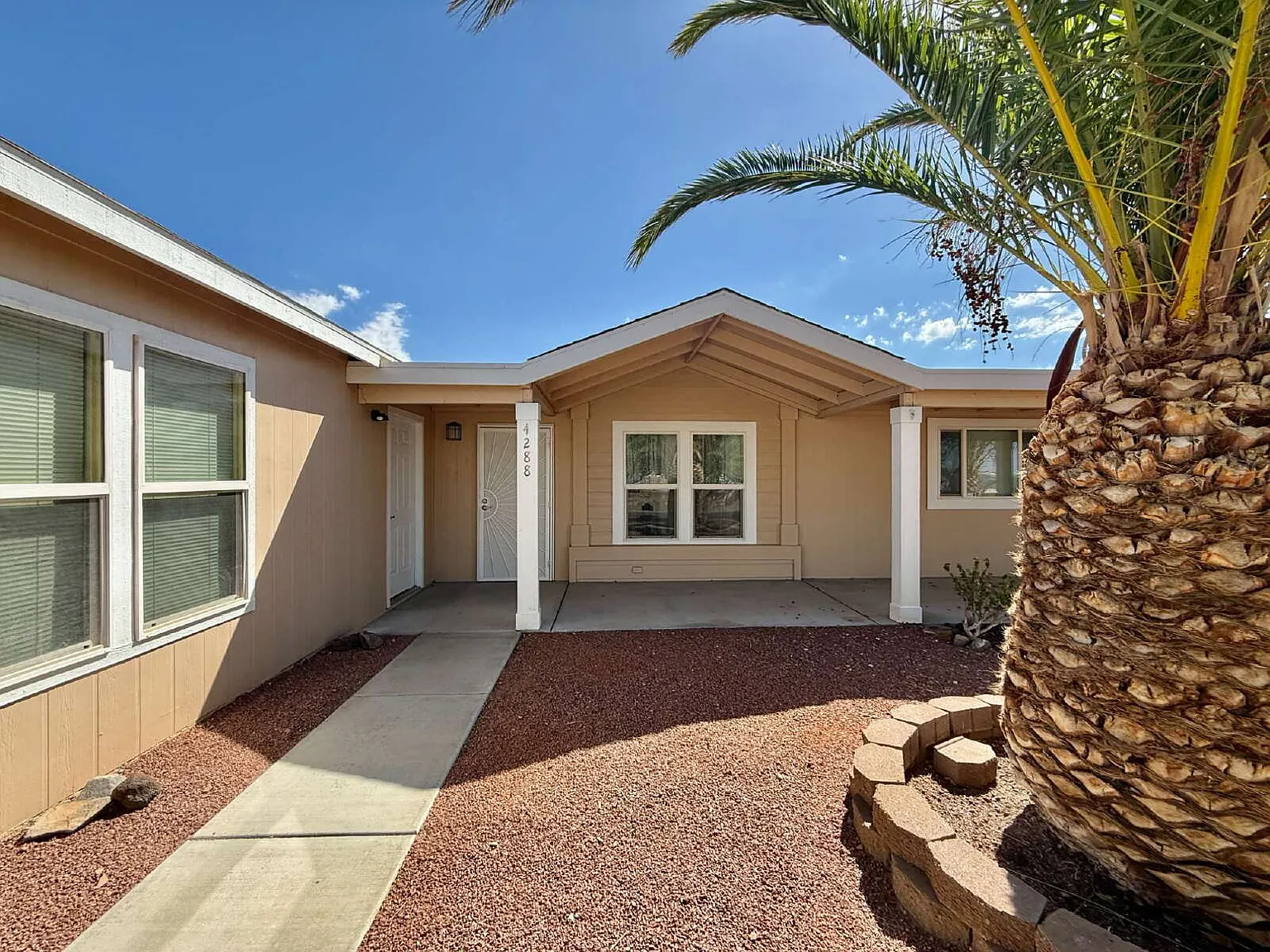 3 bed, 3.0 bath, 1744 sqft, $1,700 — Photo 2