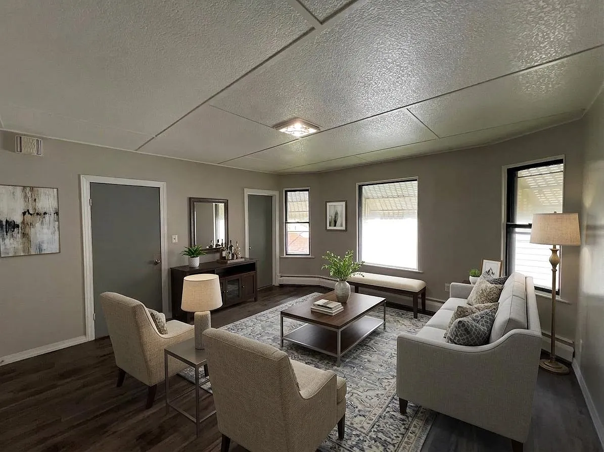 5031 19th Ave - Upper — Photo 1
