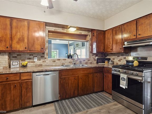 5th image of 1633 Ambre Dr