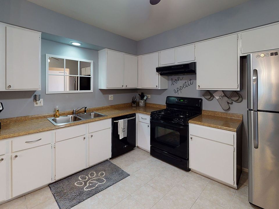 1st image of 375 E Forest Knoll Dr