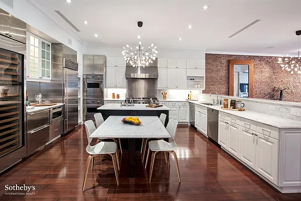 Sold by Sotheby's International Realty | media 3