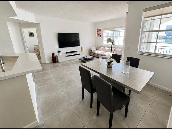 4th image of 3255 NE 184th St APT 12408