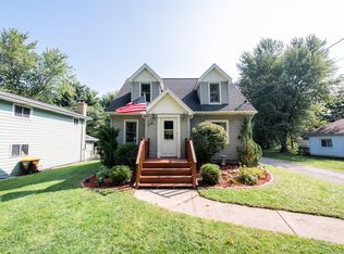 806 Maycroft Rd, Lansing, MI 48917