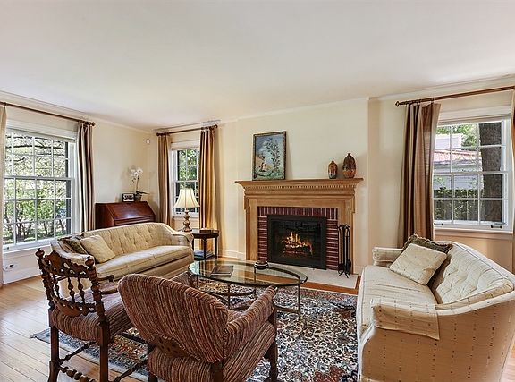 2nd image of 380 Flora Pl