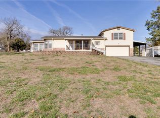 1089 E 1326th Rd, Lawrence, KS 66046