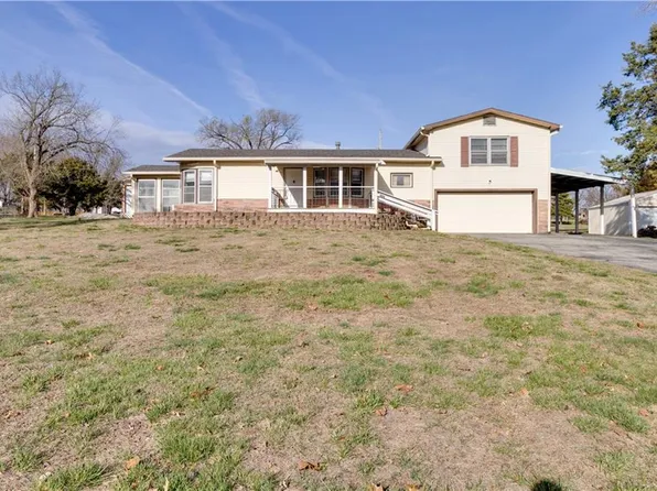 1089 E 1326th Rd, Lawrence, KS 66046