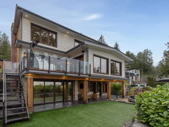 3298 Radcliffe Ave, West Vancouver, BC V7V 1G6