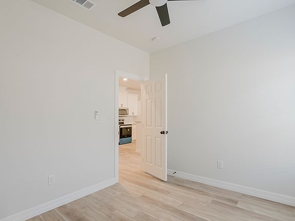 4th image of 627 Olaf Dr #A
