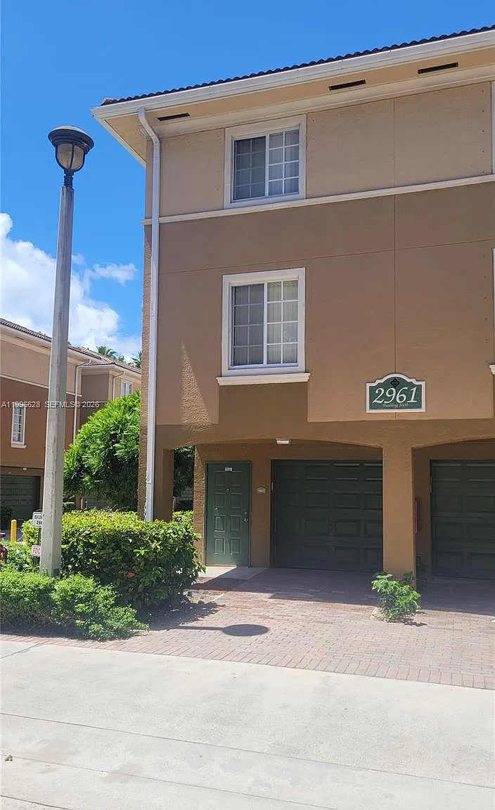 Aventi At Aventura Condo — Photo 2
