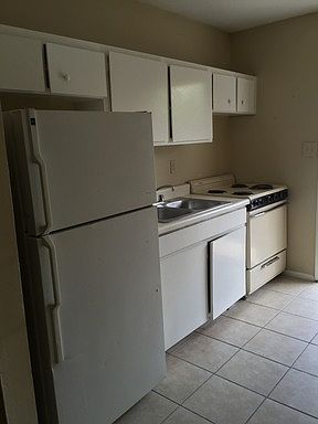 2nd image of 1407 E Linebaugh Ave APT A