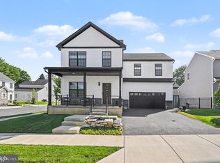 100 Meadows Bnd, Lititz, PA 17543