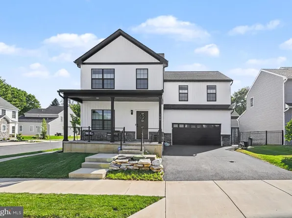 100 Meadows Bnd, Lititz, PA 17543
