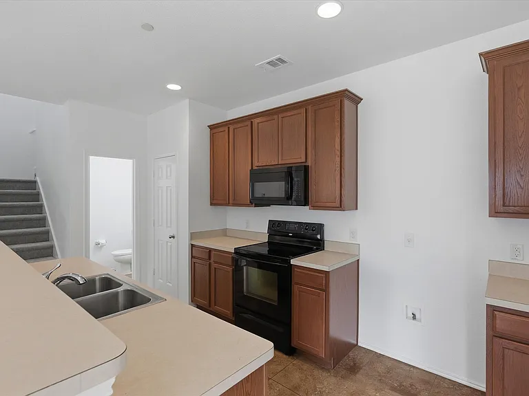 5924 Lost Valley Dr — Photo 10