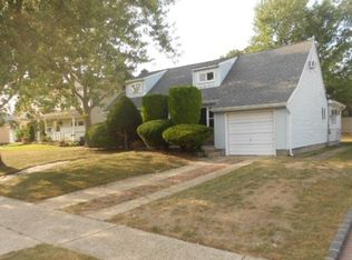 3247 Harvest Rd, Wantagh, NY 11793