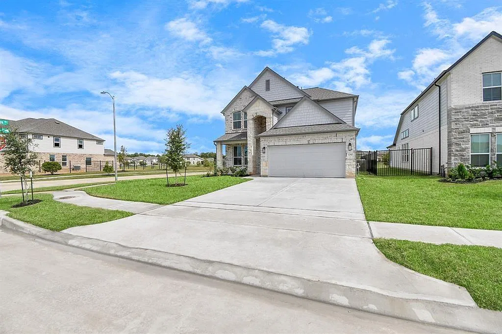 5 bed, 3.5 bath, 3291 sqft, $3,900 — Photo 3