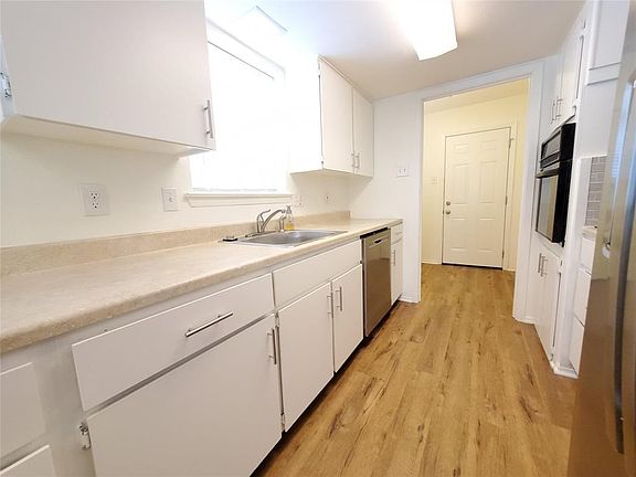 3rd image of 744 Snowden Dr