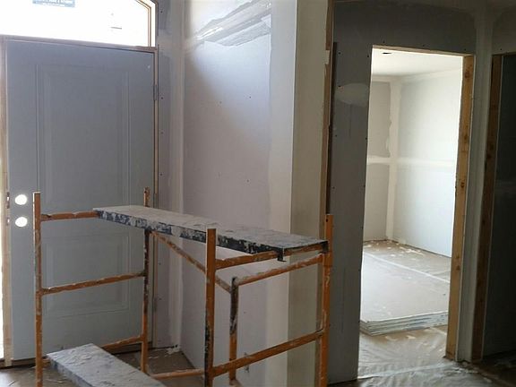 4th image of 258 Lacosta Ln