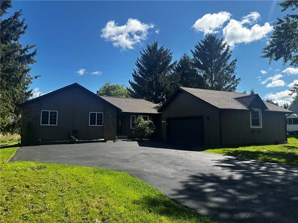 420 E Manitou Rd, Hilton, NY 14468