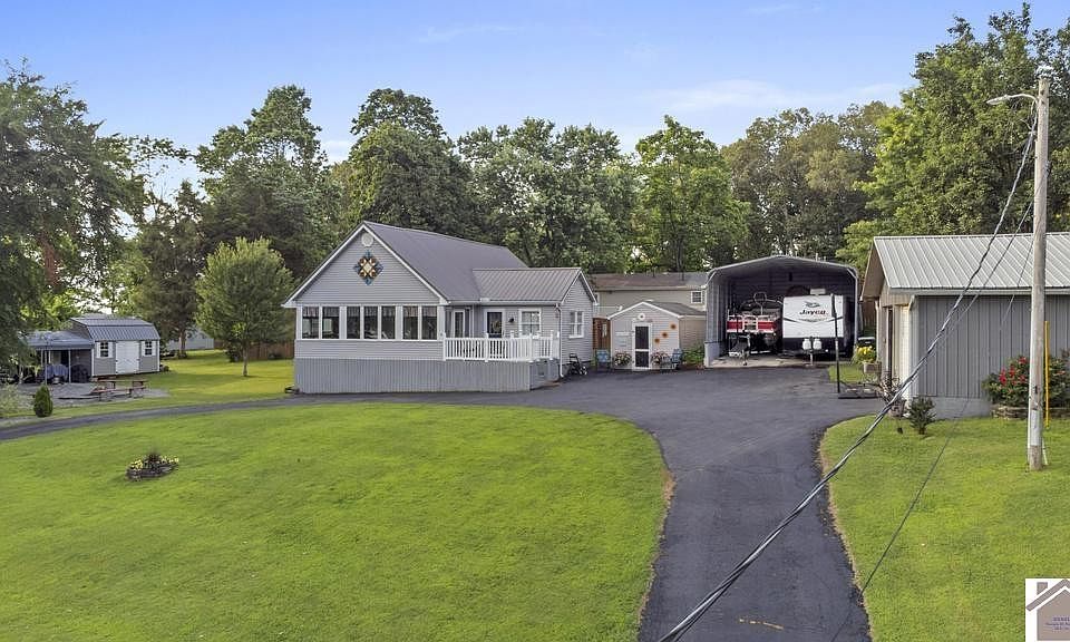 1st image of 70 Nancy Ave
