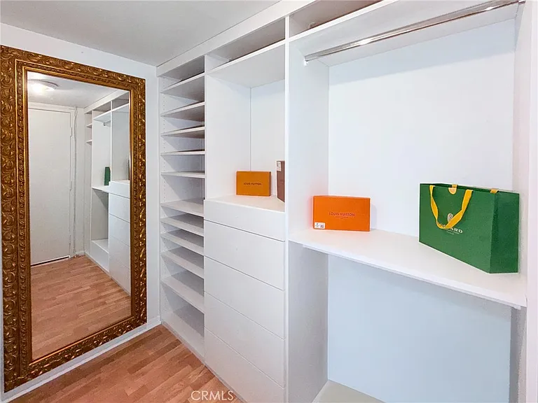 1129 Larrabee St #10 — Photo 10