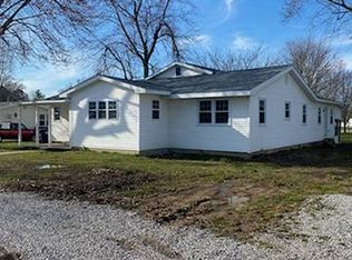 1013 Bryan St, Fairfield, IL 62837