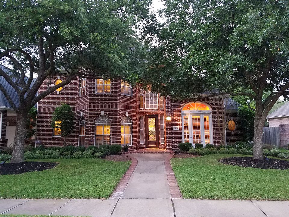 Welcome to 2610 Autumn Lake
