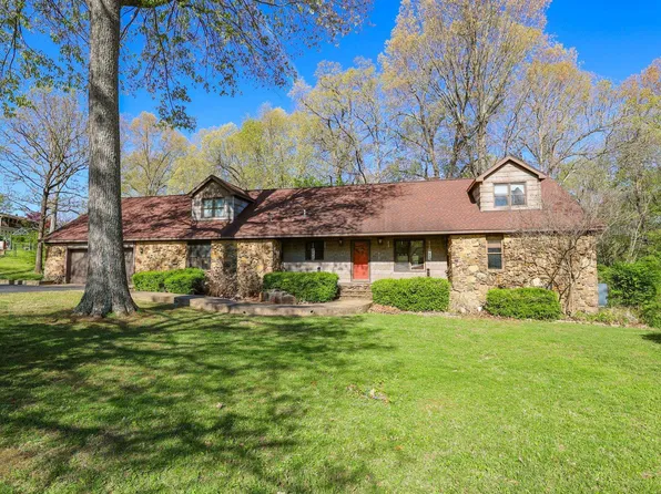 770 Juniper St, Calvert City, KY 42029