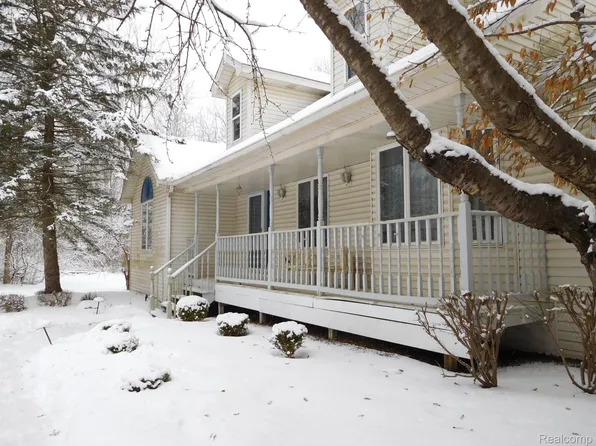 1590 W Leonard Rd, Leonard, MI 48367