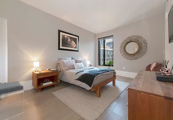 5th image of 429 Kent Ave #631