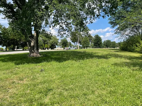 607 E 14th St, Chanute, KS 66720