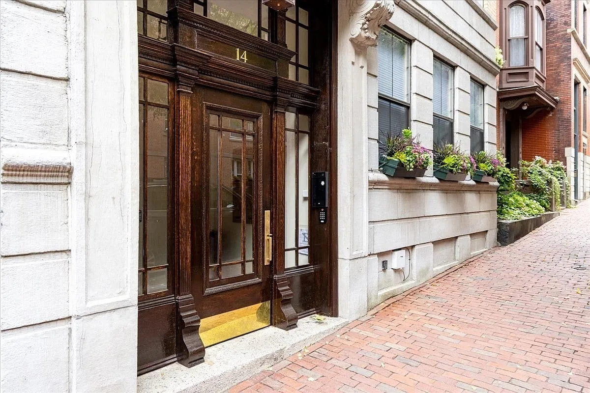 2 bed, 718 sqft, $3,800 — Photo 1