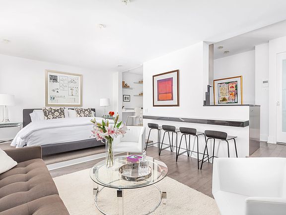 3rd image of 155 W 20th St APT 1J