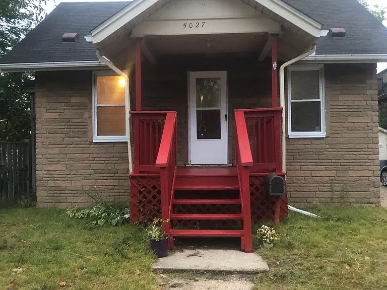 5027 Woodward St — Photo 2