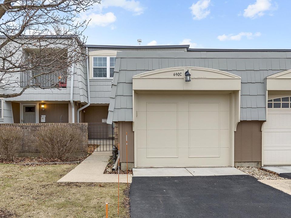 1st image of 690 Versailles Cir Unit C