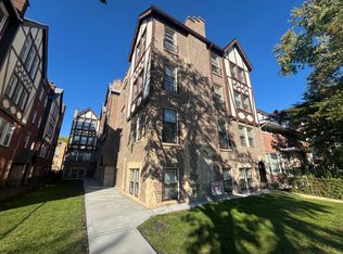 6442 N Troy St #2W, Chicago, IL 60645