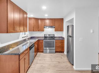 10401 Holman Rd N APT 1B, Seattle, WA 98133