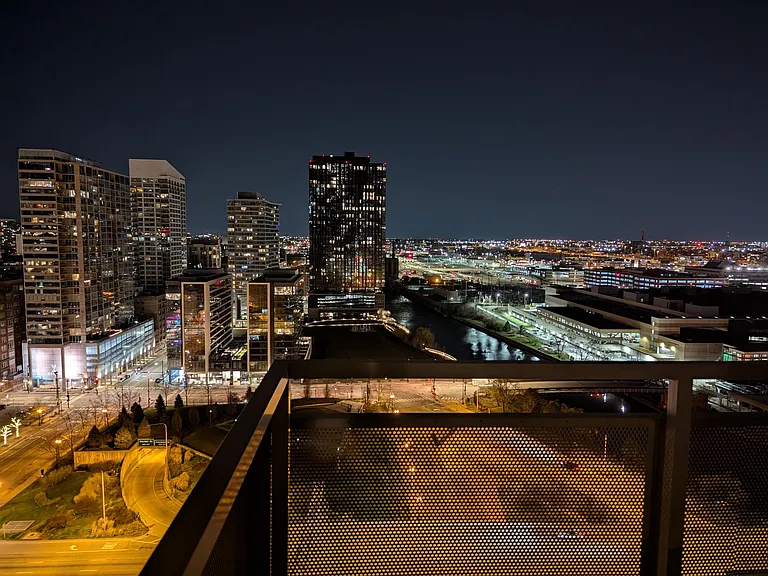235 W Van Buren St #2311 — Photo 15
