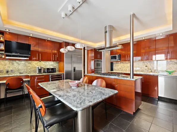 303 East 57th Street image 5 of 8